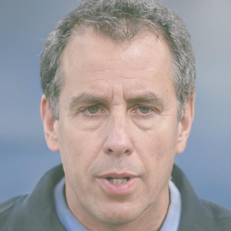 Retrato de Adrián Castellví, facilitador de talleres financieros